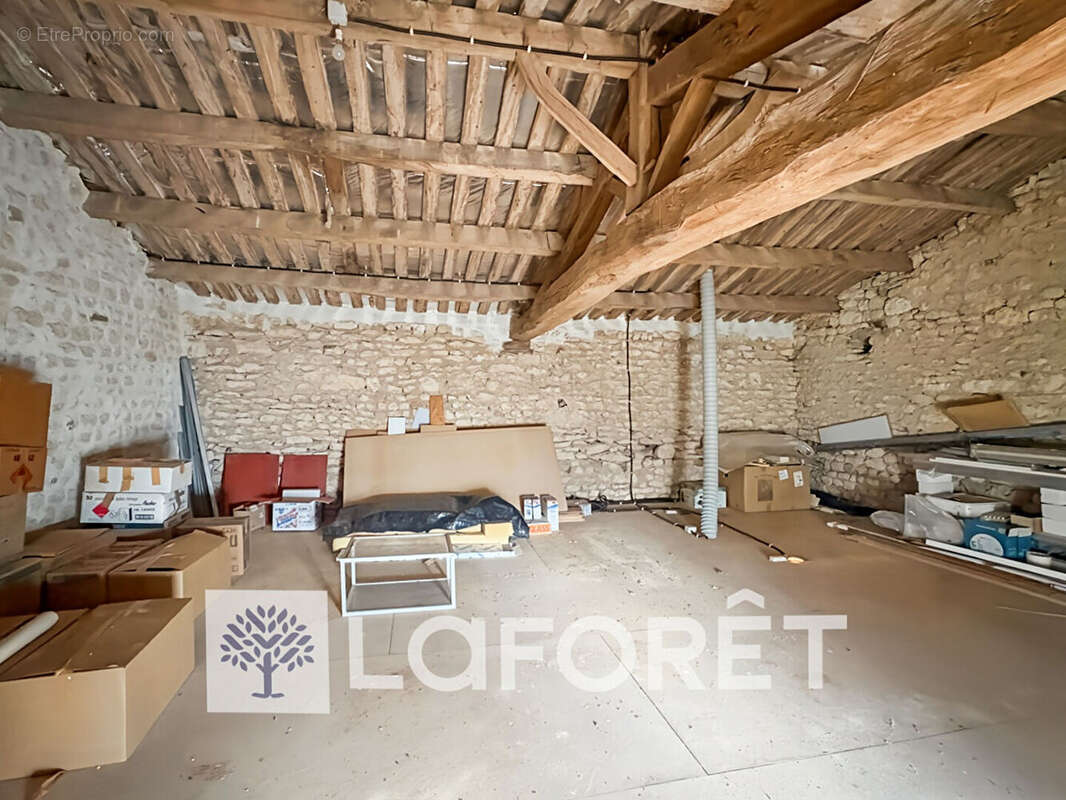 Maison à SAINT-GENIS-DE-SAINTONGE