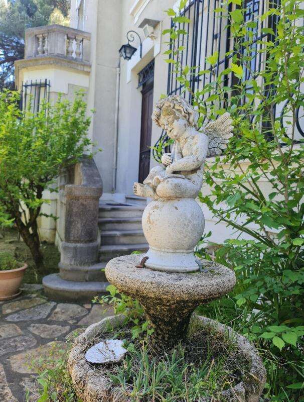 Alès - Maison Bourgeoise 10 pièces 330 m2 sur 1500m² de terrain clos - photo 3
