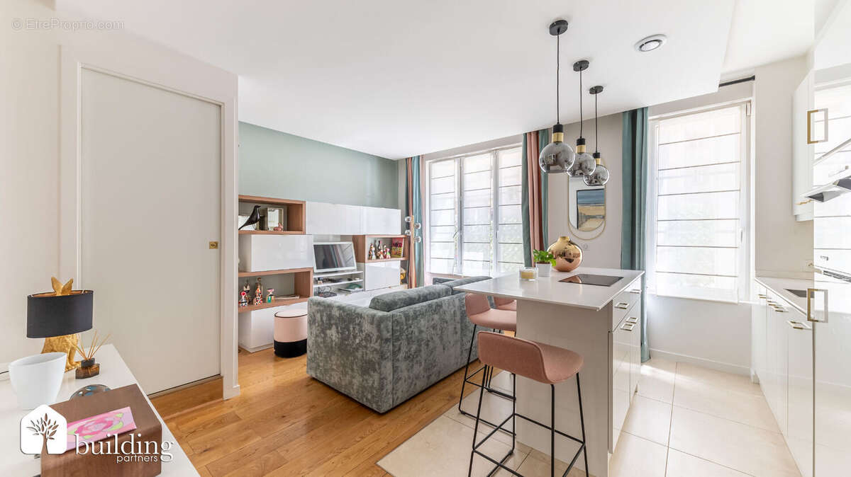 Appartement à PARIS-17E