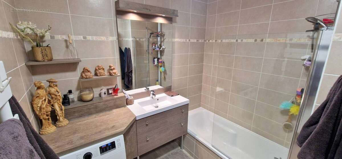 Appartement à ROQUEBRUNE-SUR-ARGENS