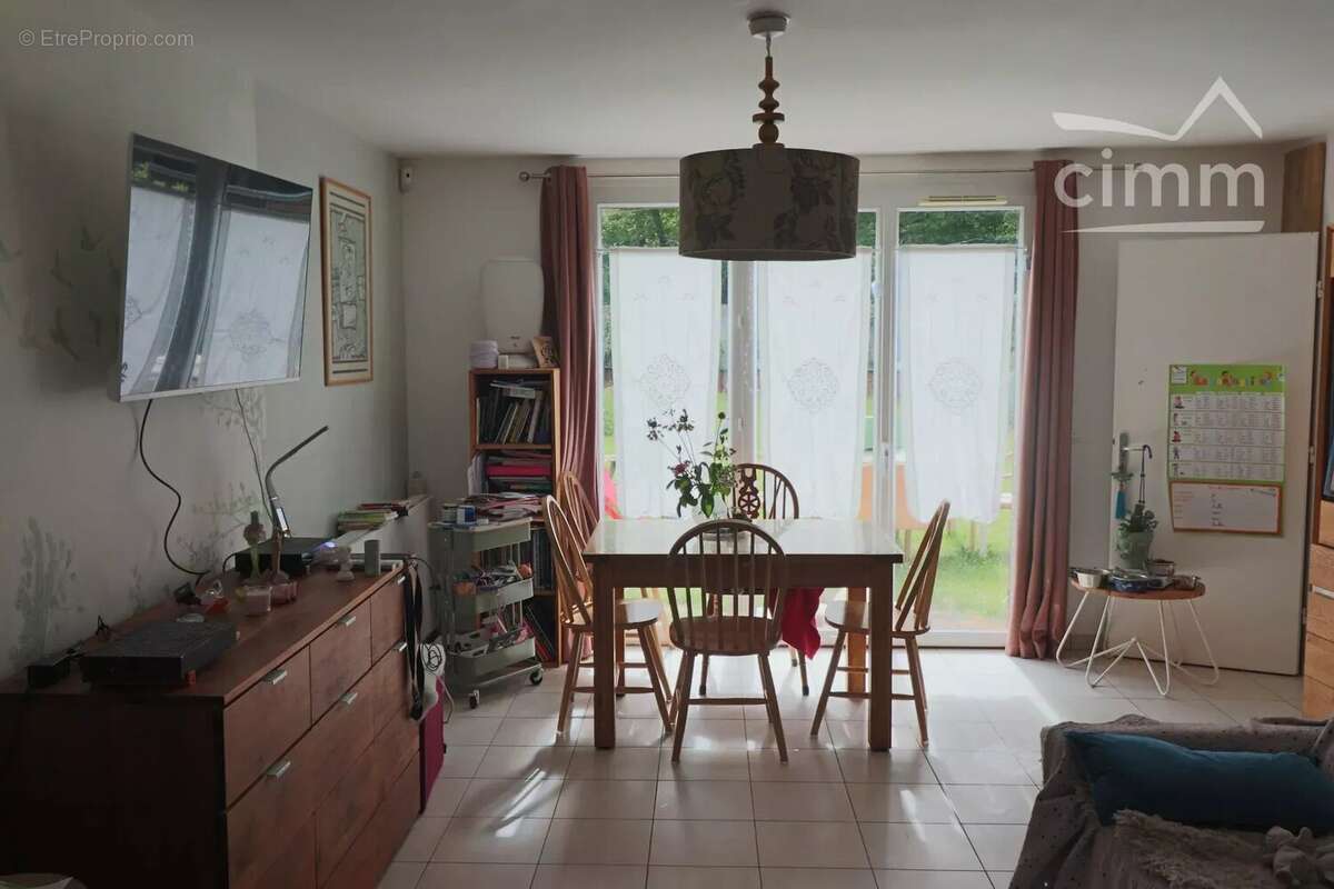 Maison à SAINTE-GENEVIEVE-DES-BOIS