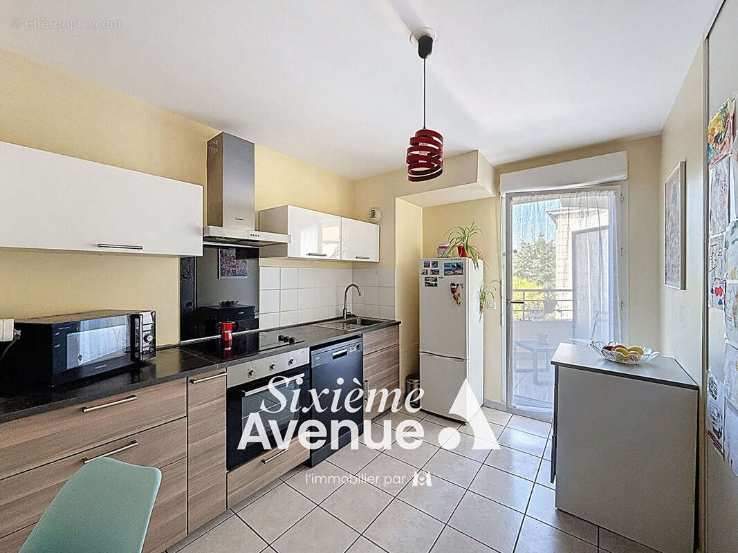 Appartement à DECINES-CHARPIEU