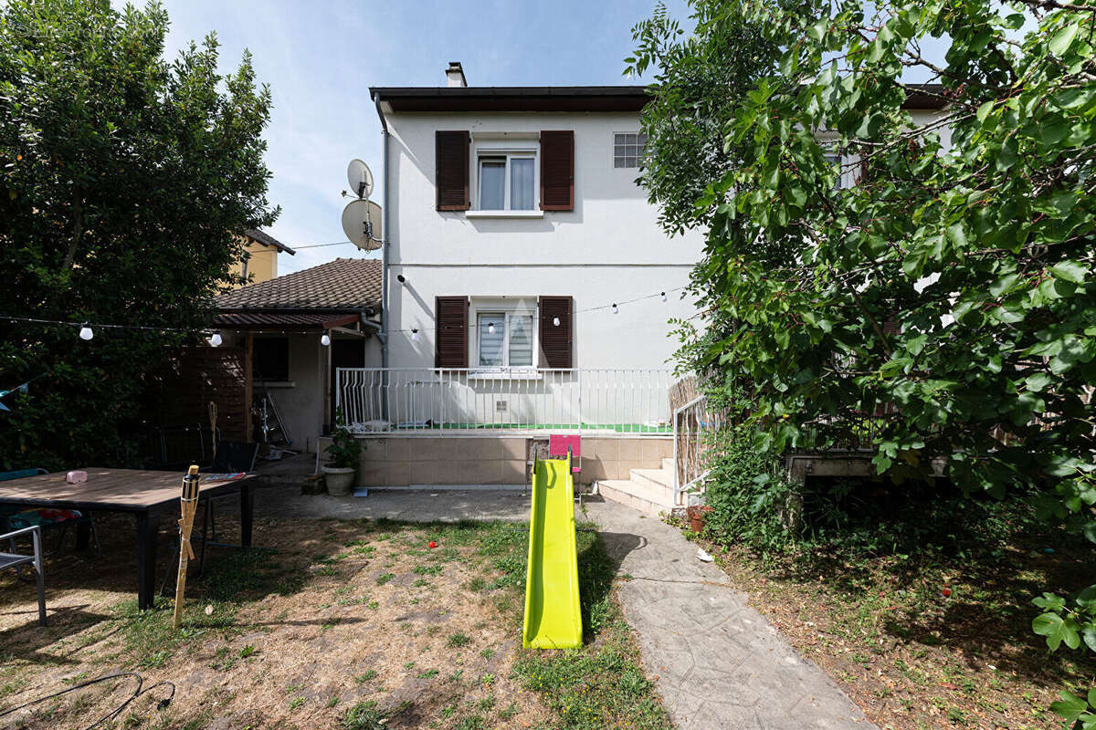 Maison à VAIRES-SUR-MARNE