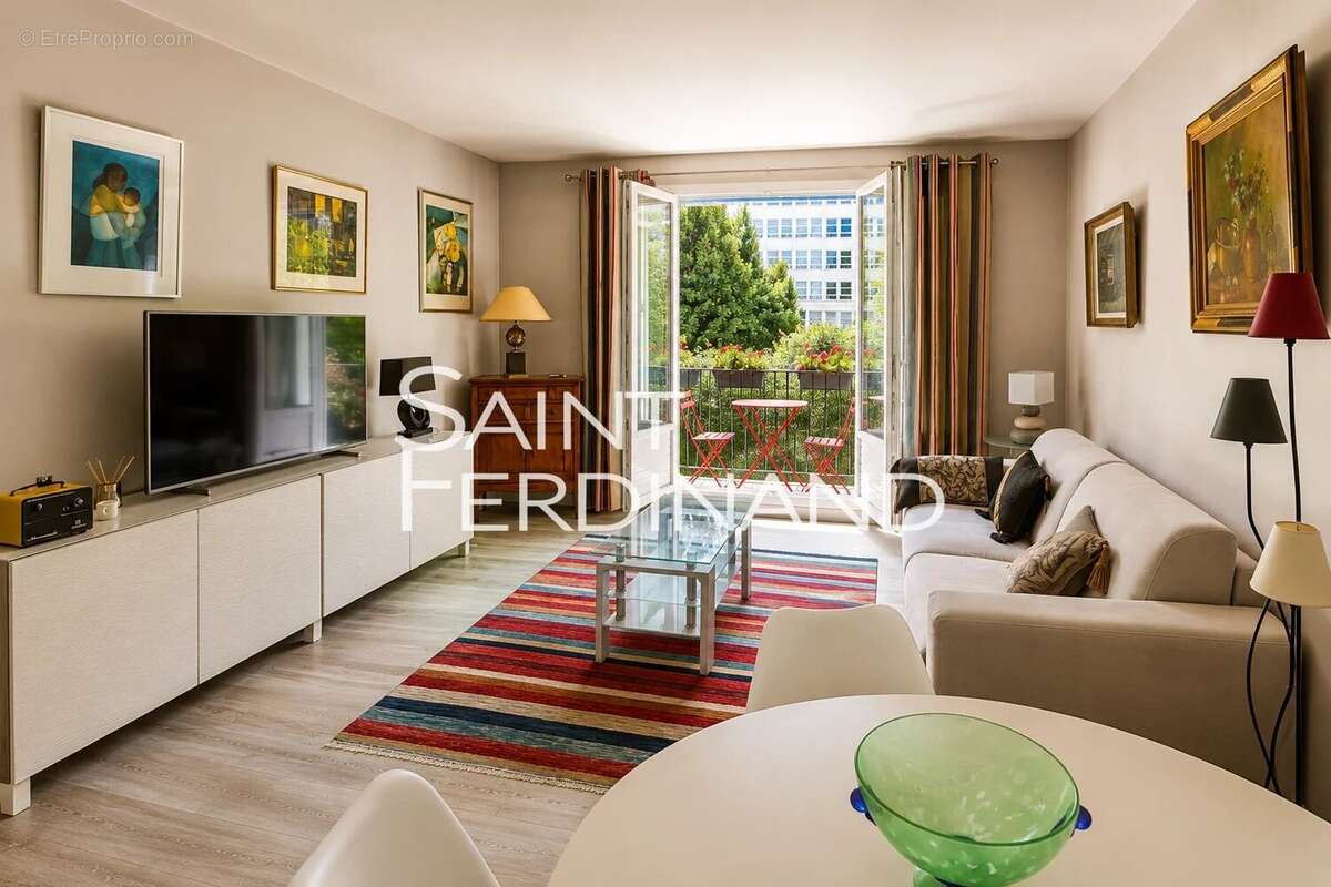Appartement à NEUILLY-SUR-SEINE