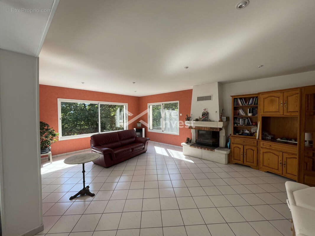 Maison 340 m² à Saint-Amans-Valtoret  - photo 9