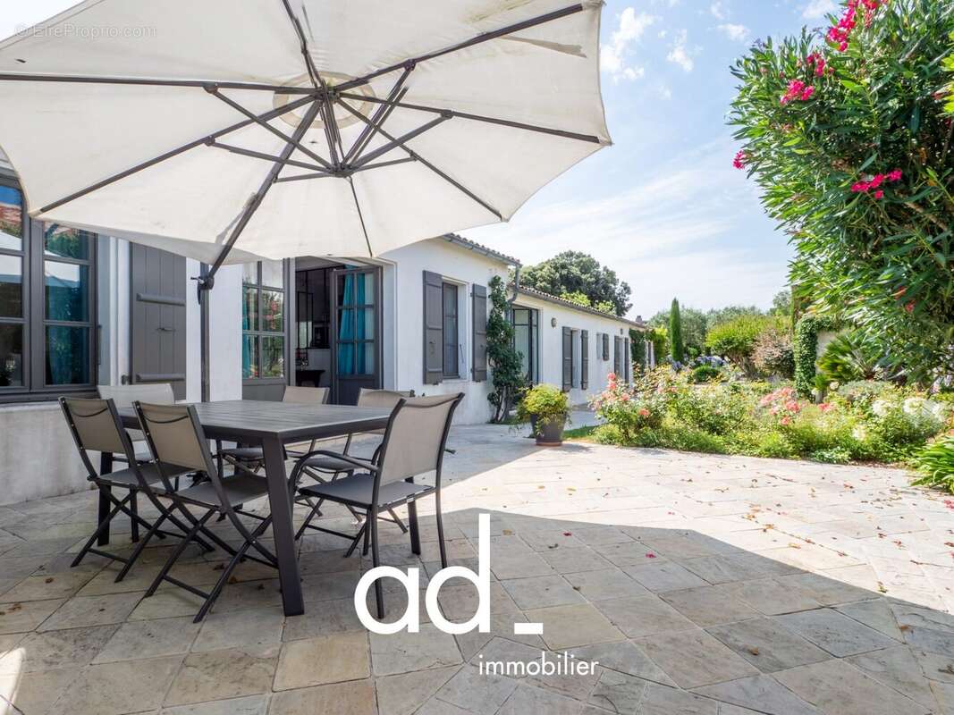 Maison 320 m² à La Flotte  - photo 4