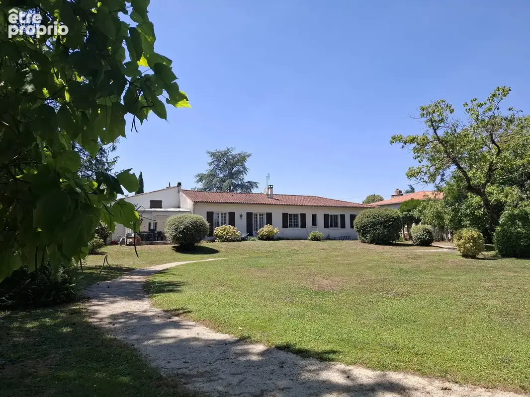 Maison à AIGRE