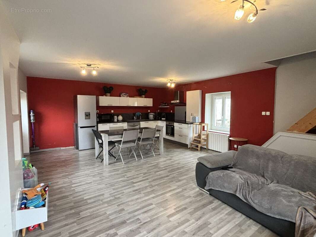 Maison à VILLIE-MORGON