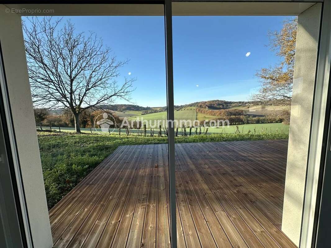 Maison à LEGUILLAC-DE-L'AUCHE