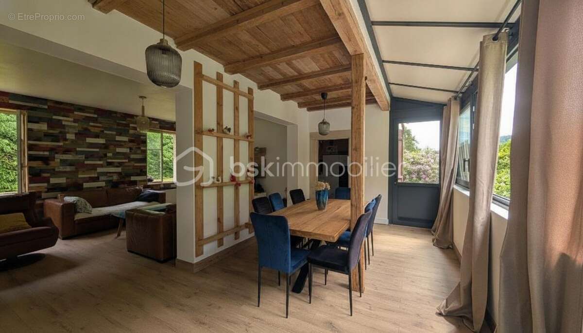 Maison 130m² - 3 chambres - 2 salles de bain - 2 garages sur 23 ares - photo 3
