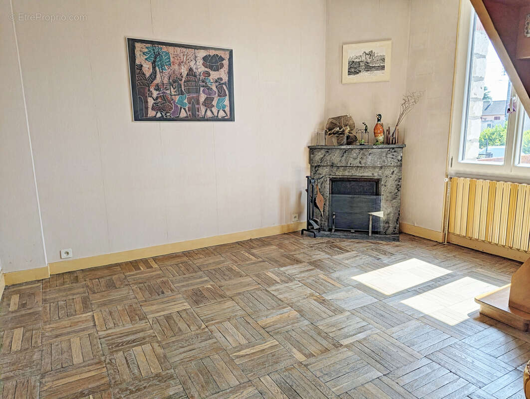 Meulière de caractère avec parc d'environ 6 000 m2  en bord de rivière - photo 10