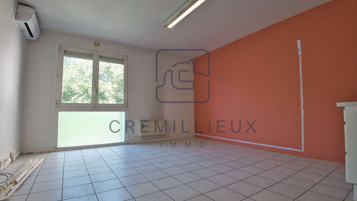 Local commercial ou professionnel Guilherand-Granges 225 m2 - photo 8
