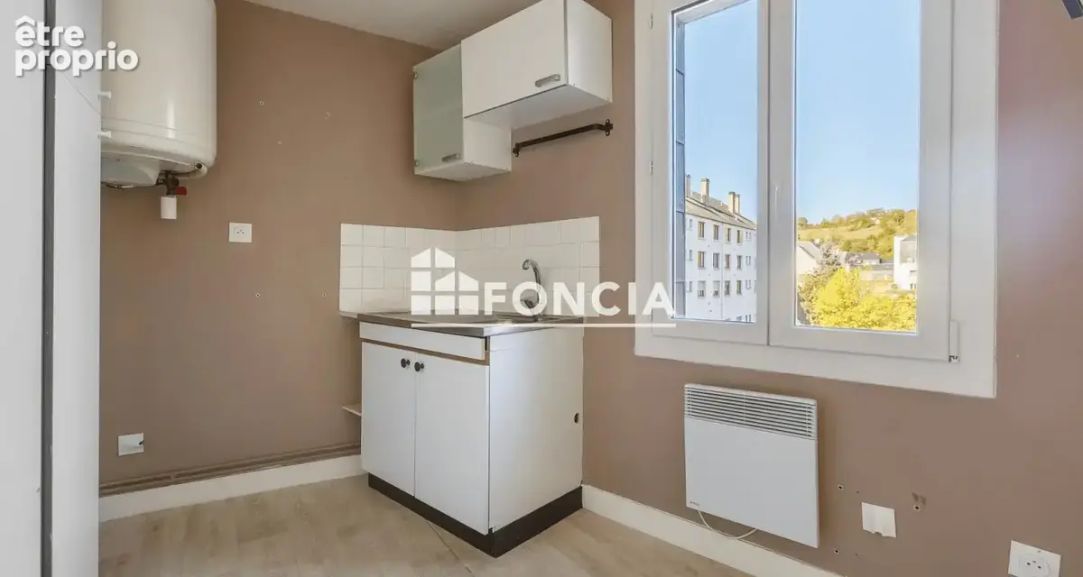  À VENDRE – T2 en hyper-centre avec cave et place de stationnement - photo 3