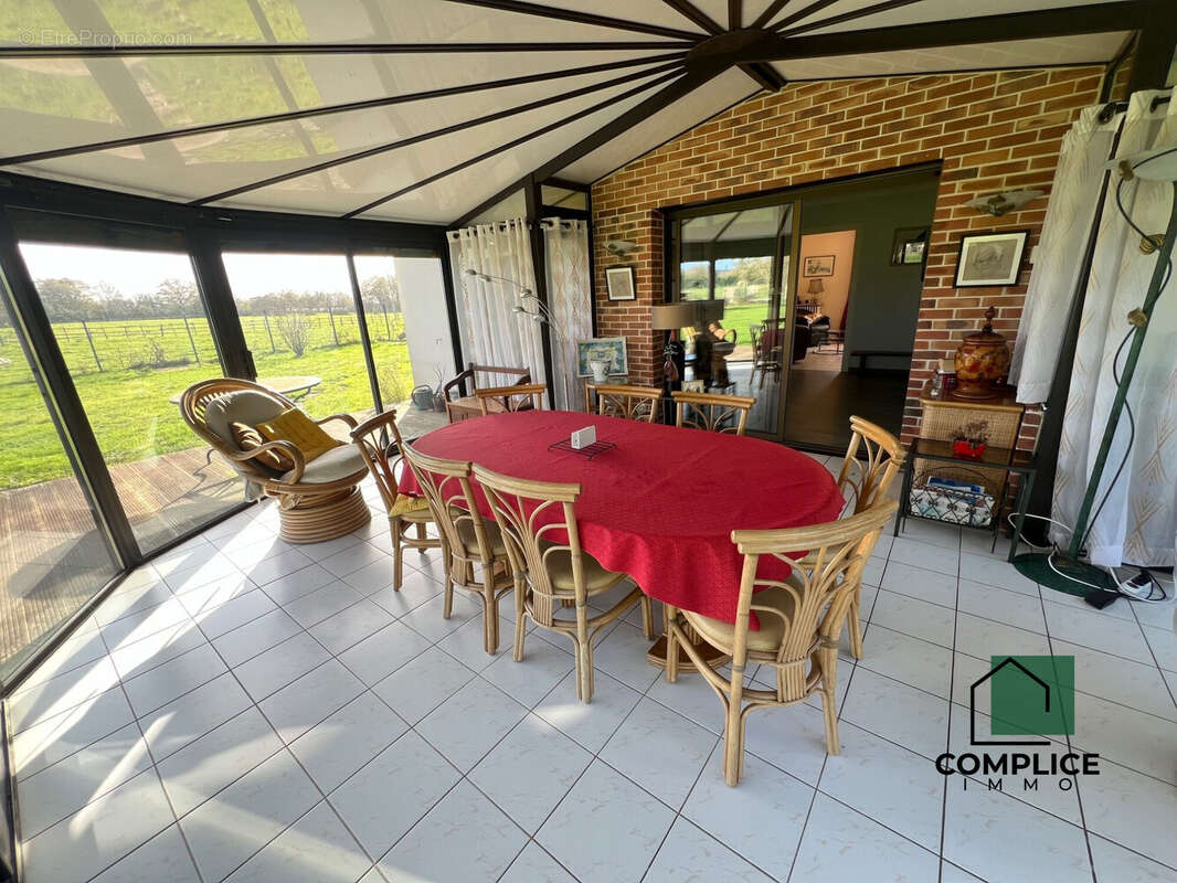 Maison à SAINT-ETIENNE-DE-MONTLUC