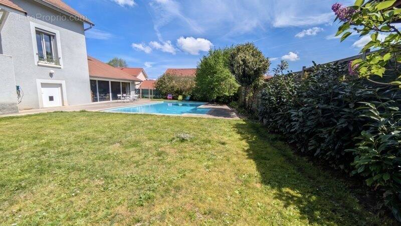 Maison à MONTFERRAT