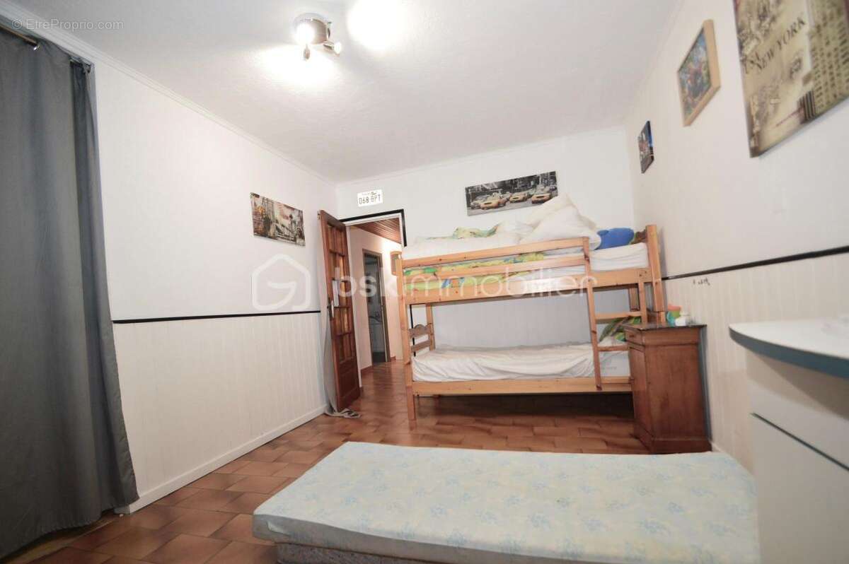 Maison à SAINT-LAURENT-DE-LA-SALANQUE