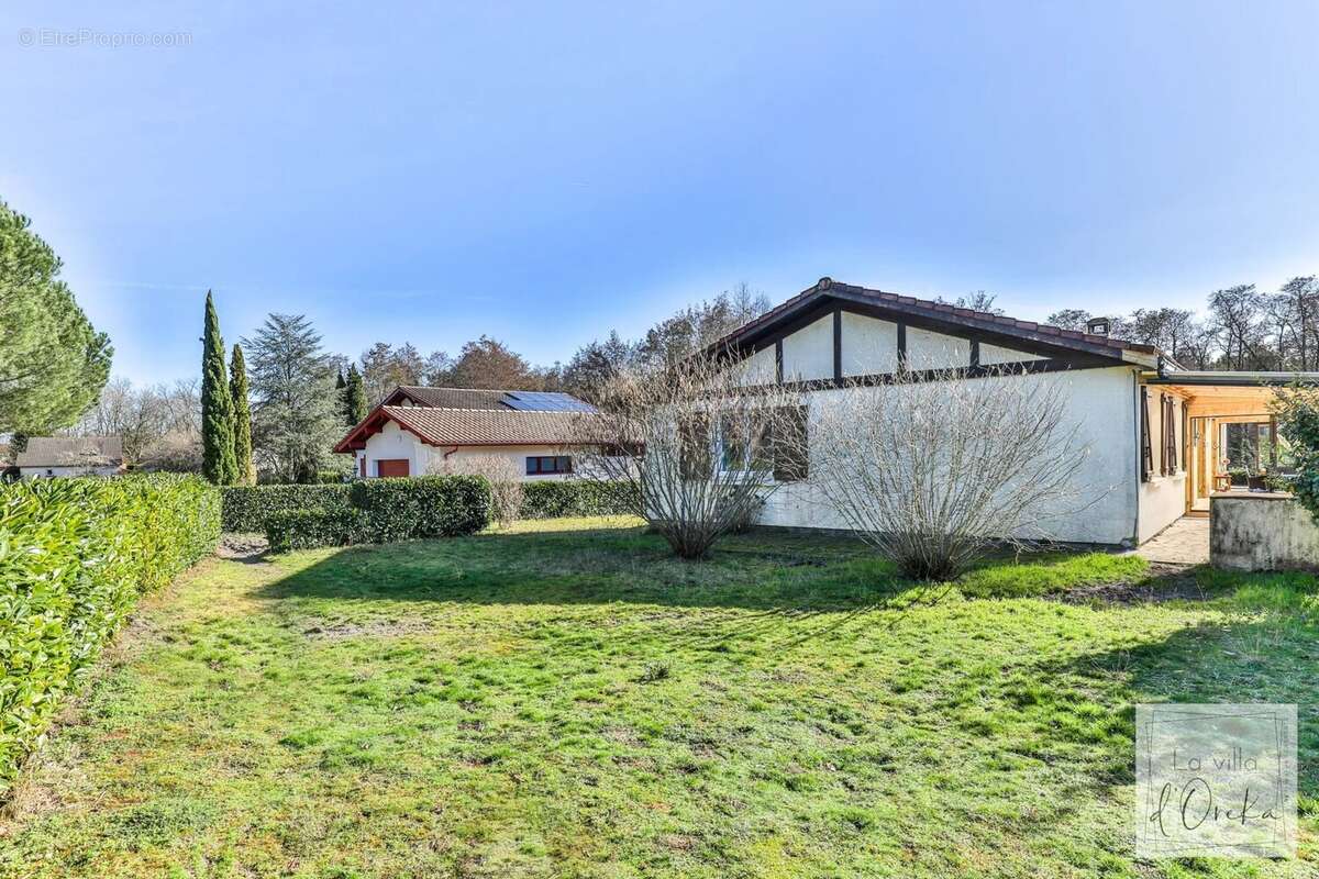 Maison rénovée de 153m2 avec 3 chambres, studio, véranda, garage et jardin - photo 10
