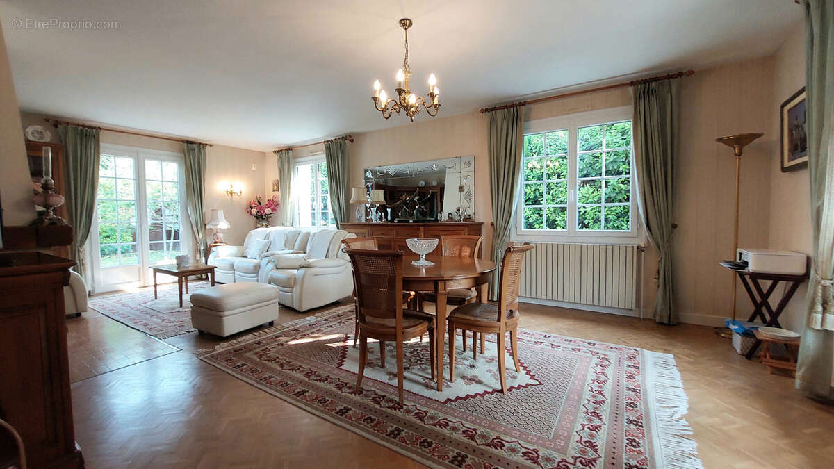 Maison à PONT-SUR-YONNE