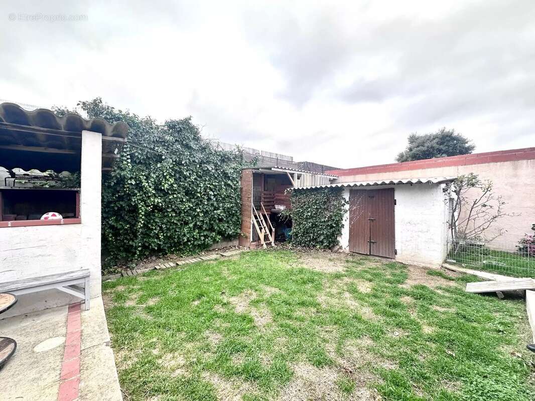 Maison à VILLELONGUE-DELS-MONTS