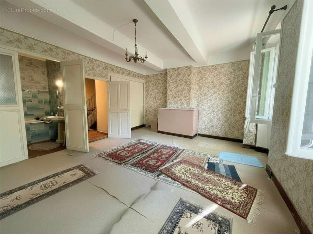 Maison 8 pièces avec cour garage et grenier - photo 12