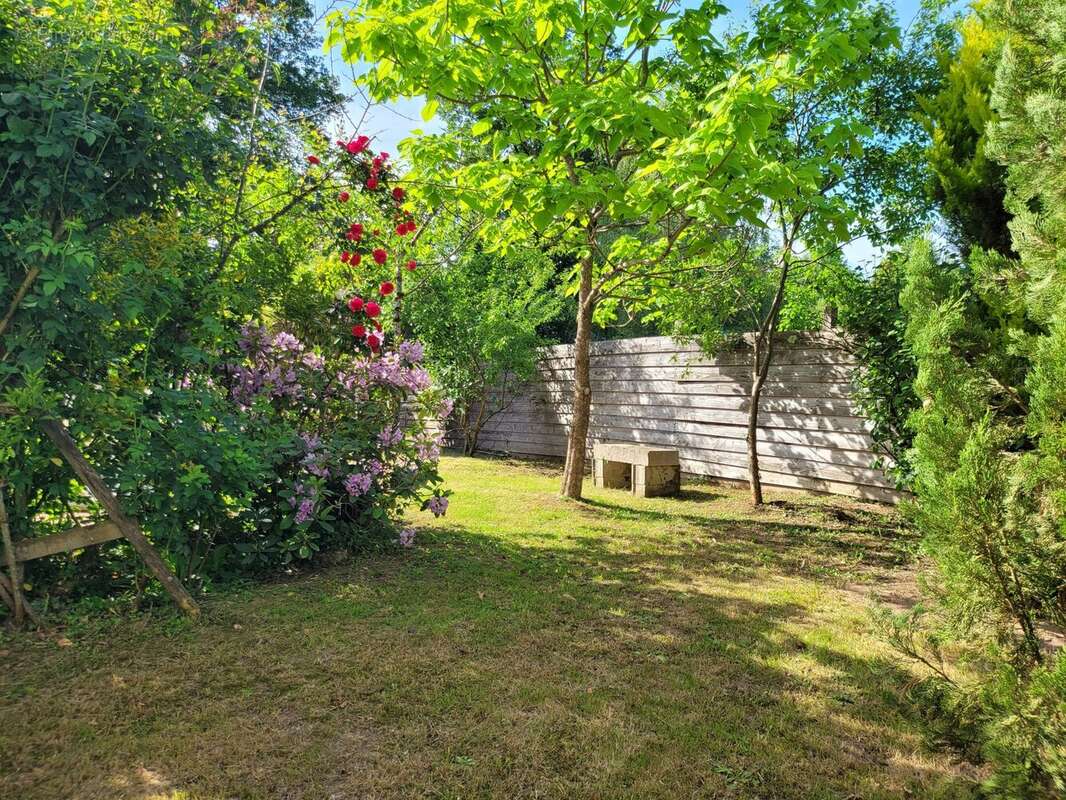 Maison à SAINT-LEONARD-DE-NOBLAT