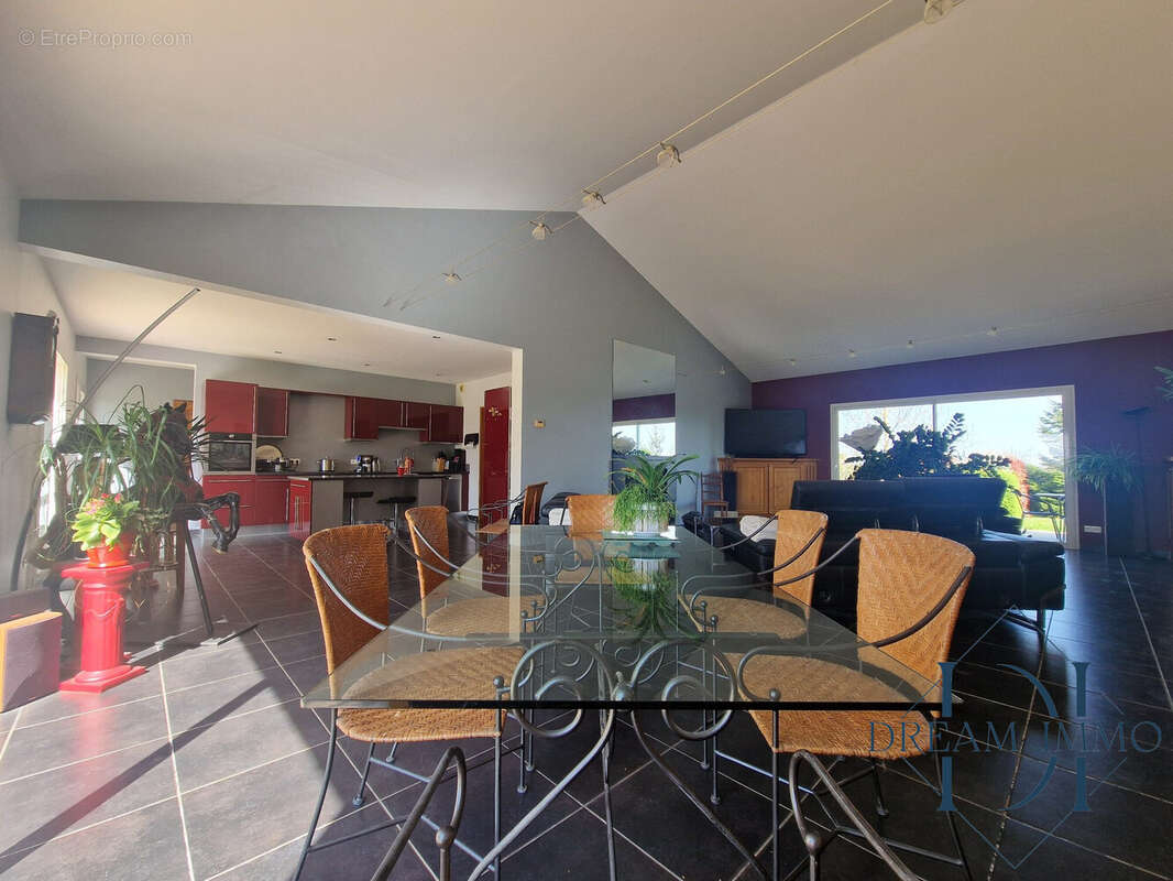 Maison à VIC-FEZENSAC