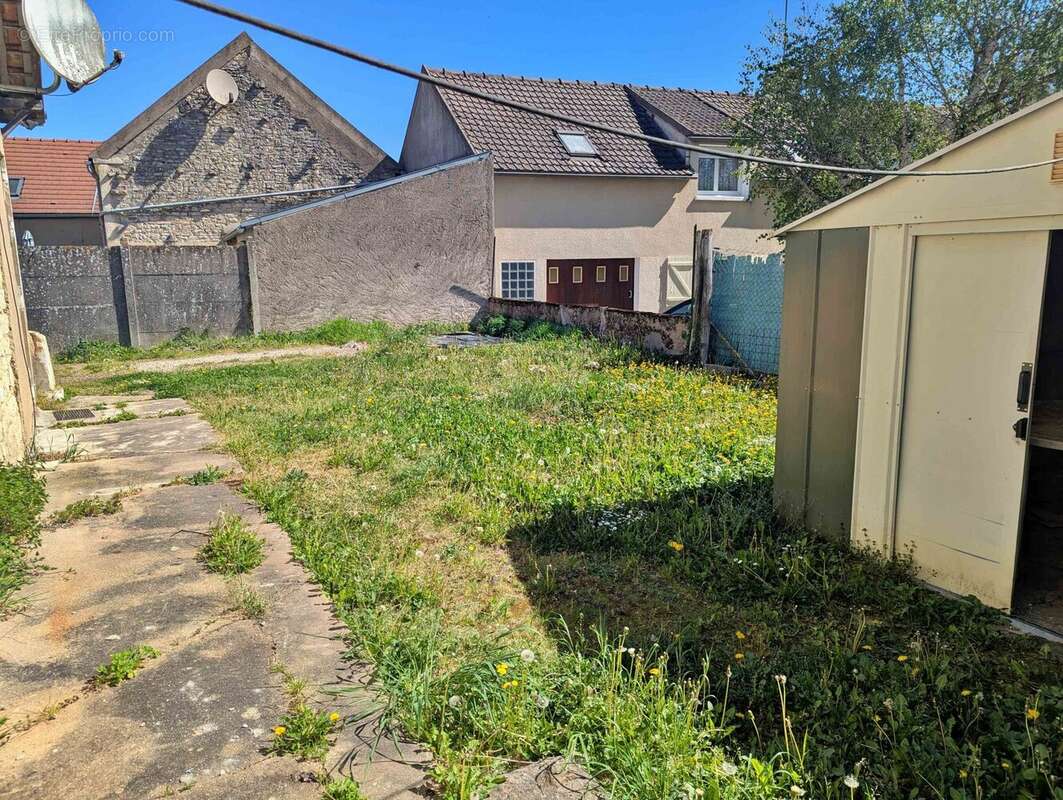 jardin maison Sud Auxerre - Maison à BAZARNES