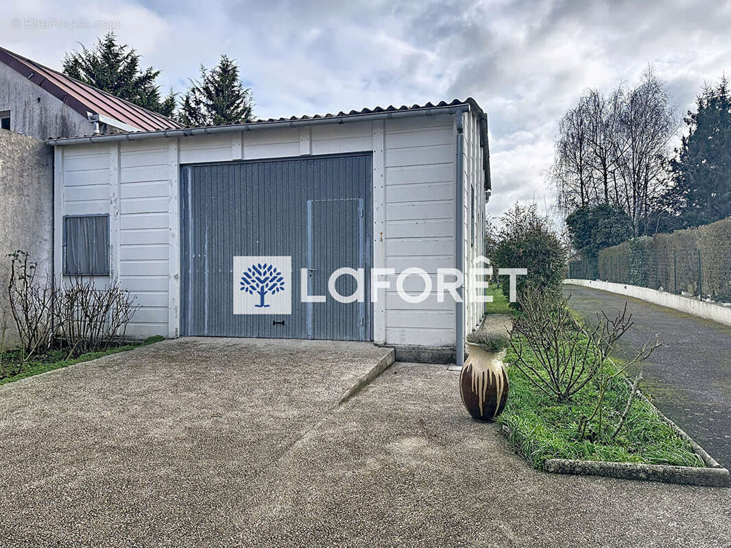 Maison à SAINT-NOM-LA-BRETECHE