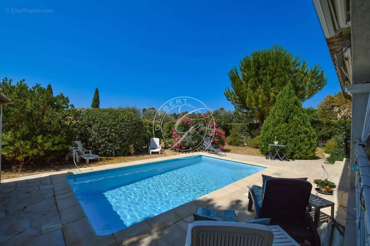 A vendre flayosc - maison a pied au village 3 chambres avec piscine et garage au calme absolu - photo 4