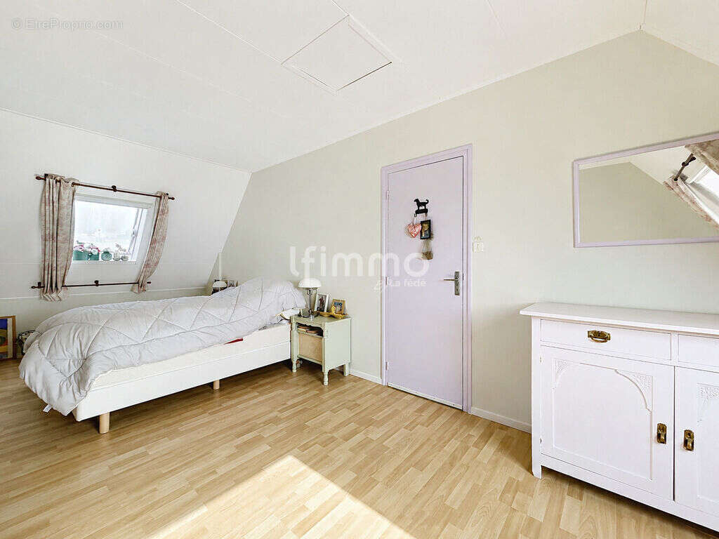 Maison, 4 pièces, de 13O m² à Plomodiern 29550 - photo 10