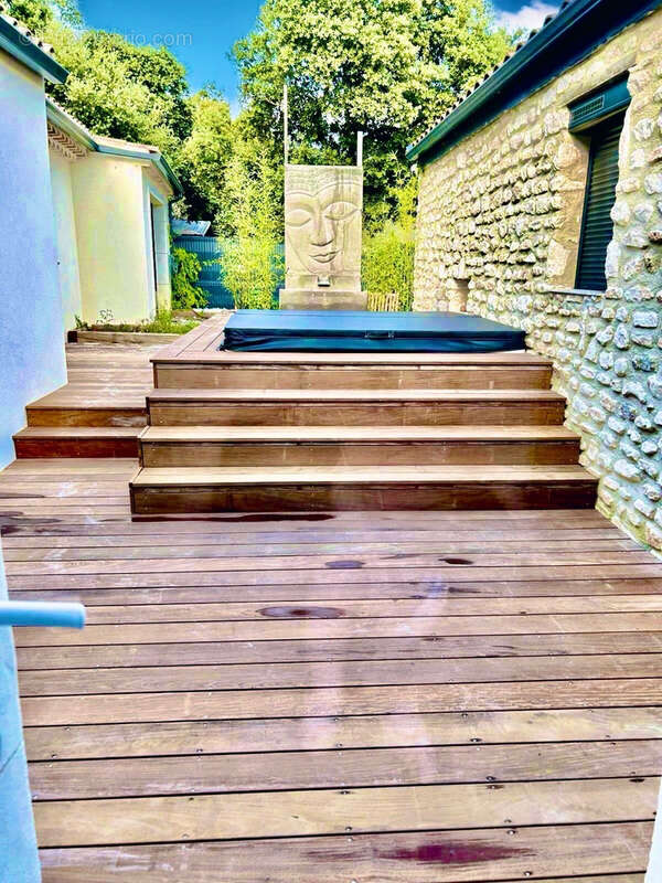 Maison à SUZE-LA-ROUSSE