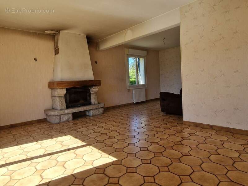 Maison à POMMERIT-LE-VICOMTE