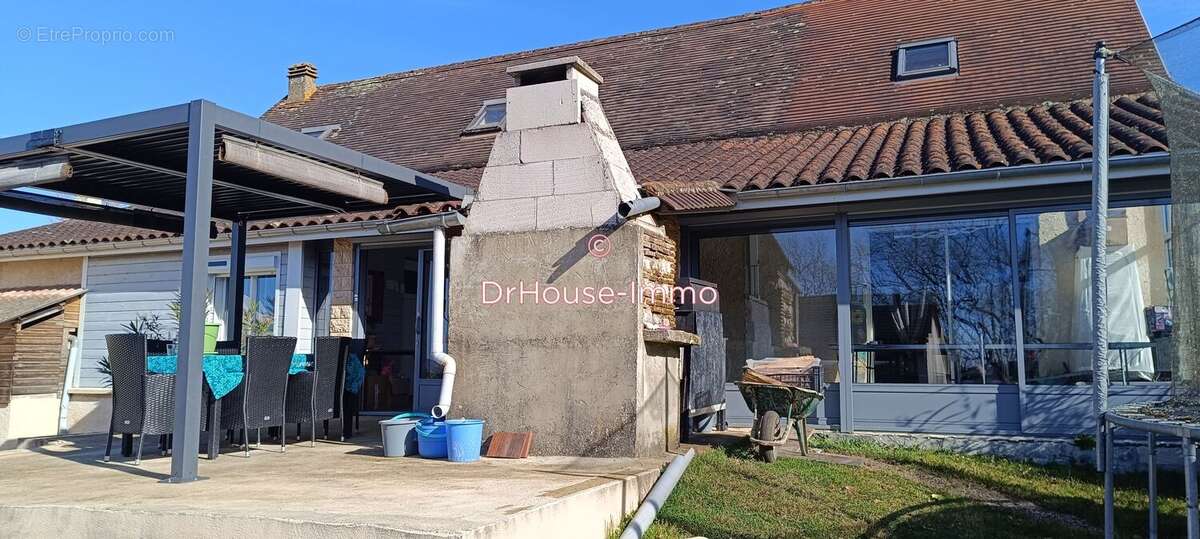 Maison à COURS-DE-PILE