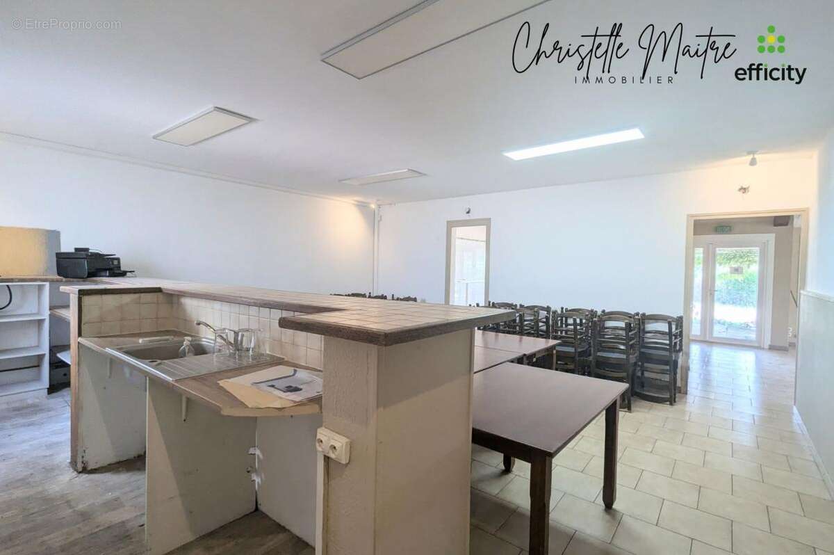 Maison 277 m² à Saint-Martin-De-Crau  - photo 8