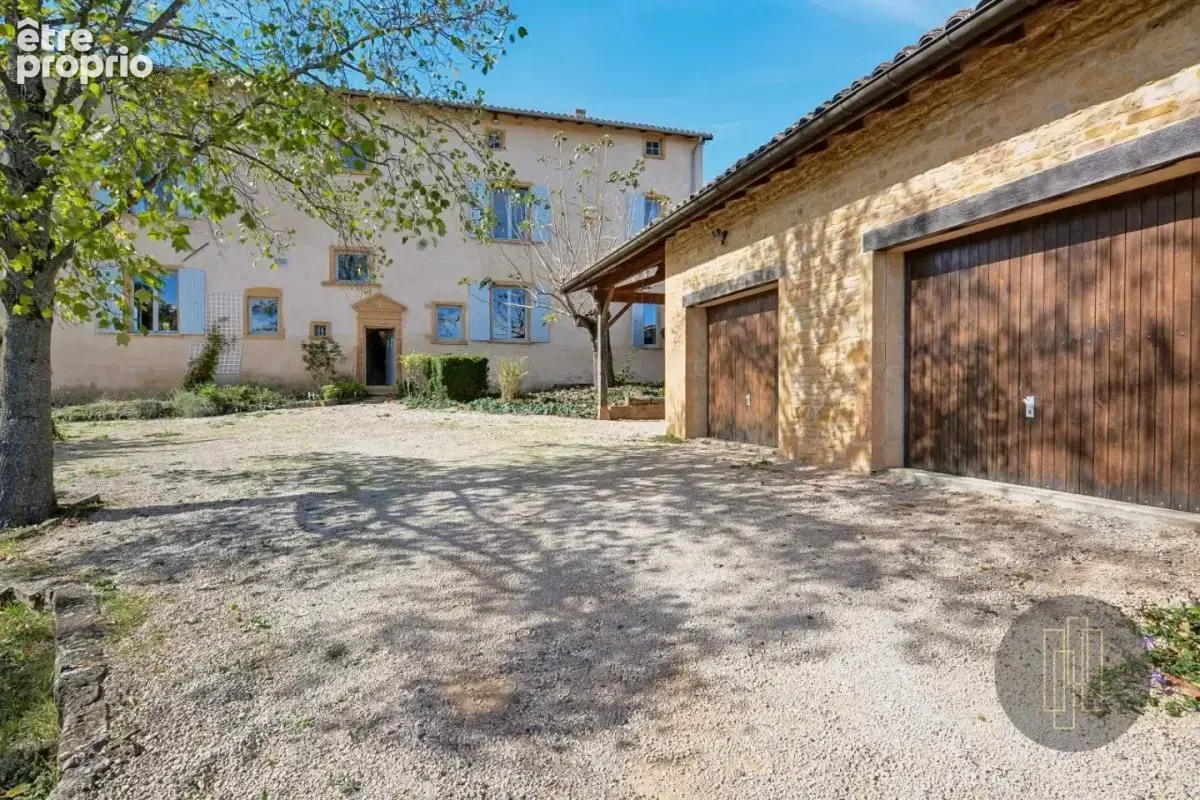 PIERRES DORÉES  Demeure de caractère du XVIIe siècle – 362 m² habitables, piscine et vue sur les vignes du Beaujolais - photo 19