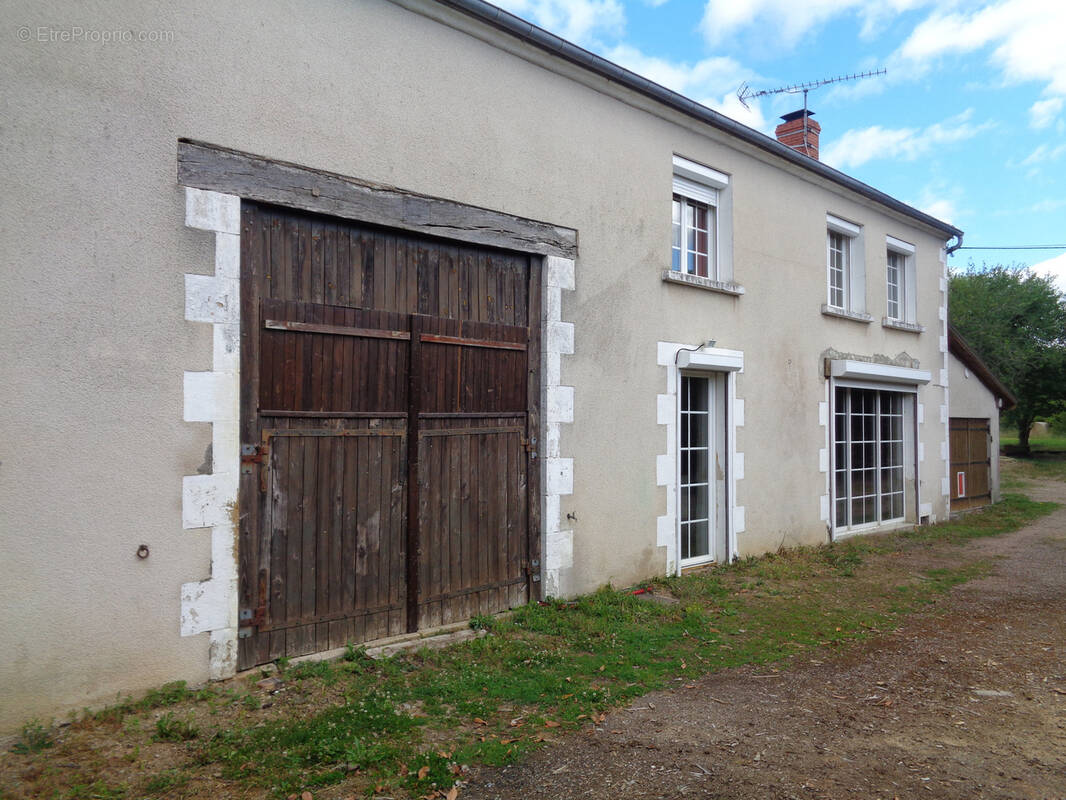 Maison à MONTIGNY-AUX-AMOGNES