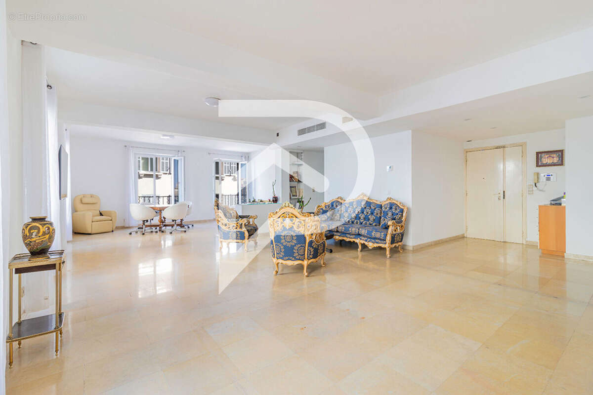 Appartement à MARSEILLE-1E