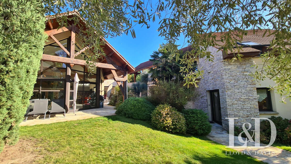 Maison à VERRIERES-LE-BUISSON