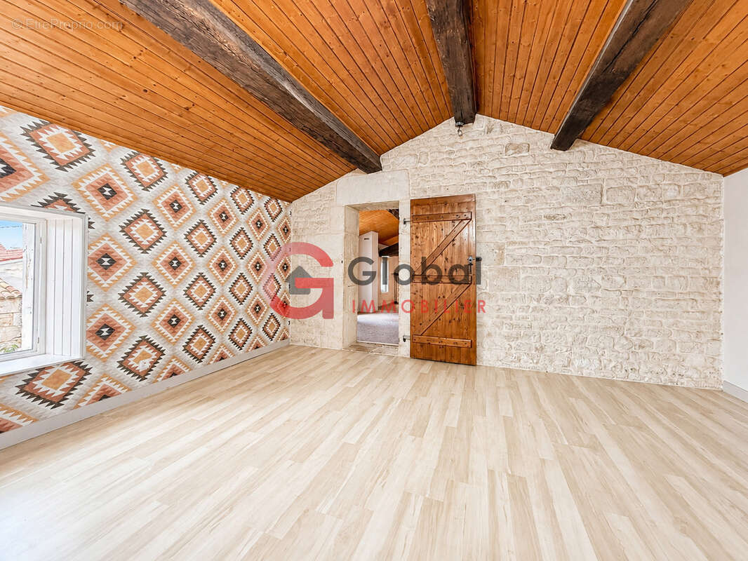 Maison en pierre avec dépendances et terrain clos - photo 9
