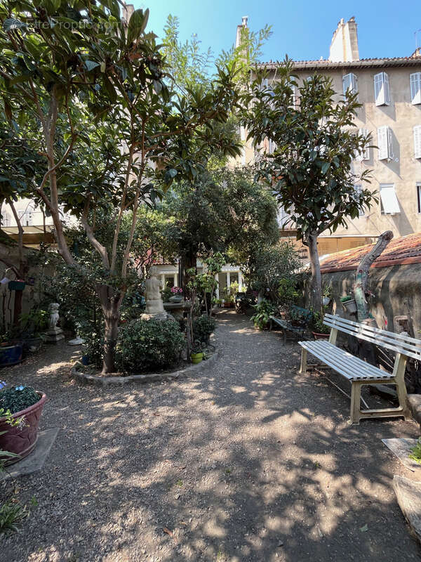 Appartement à MARSEILLE-4E