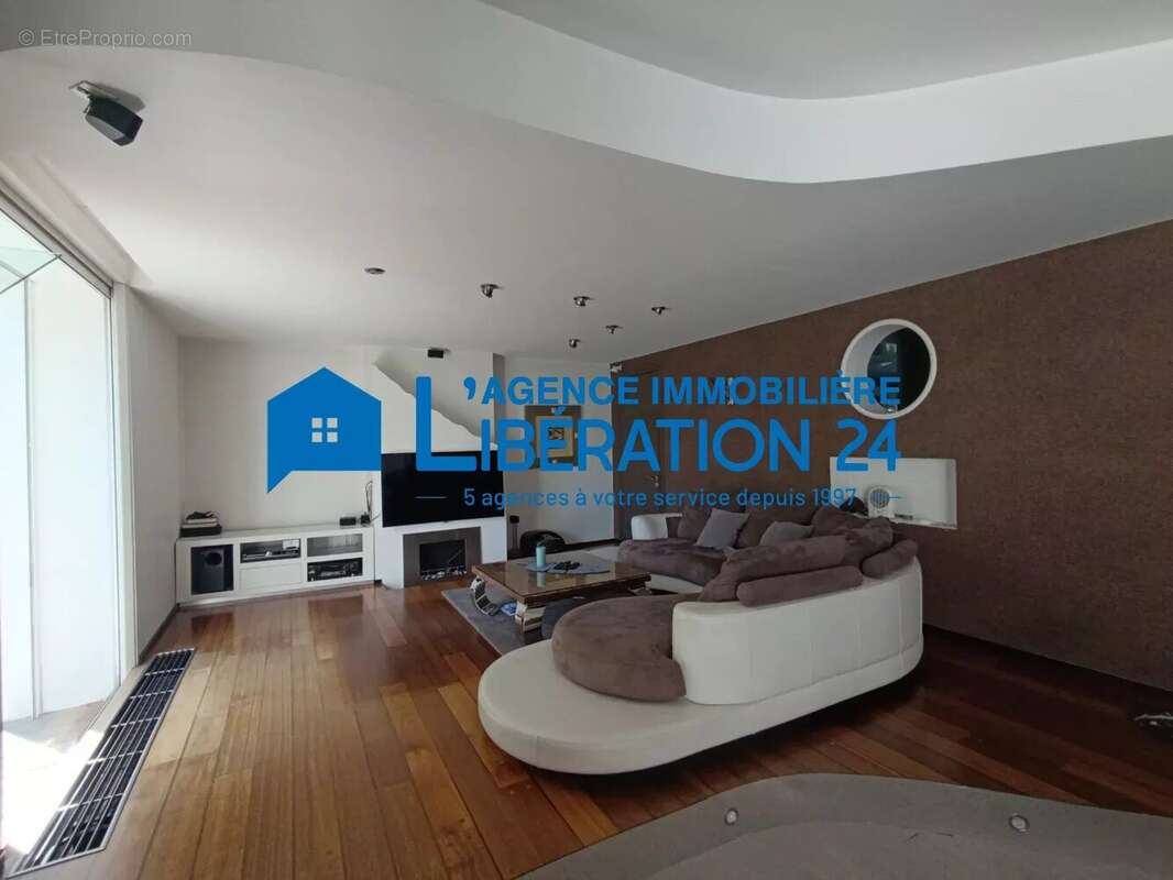 Superbe appartement lumineux de 207 m² à Saint-Étienne - photo 9