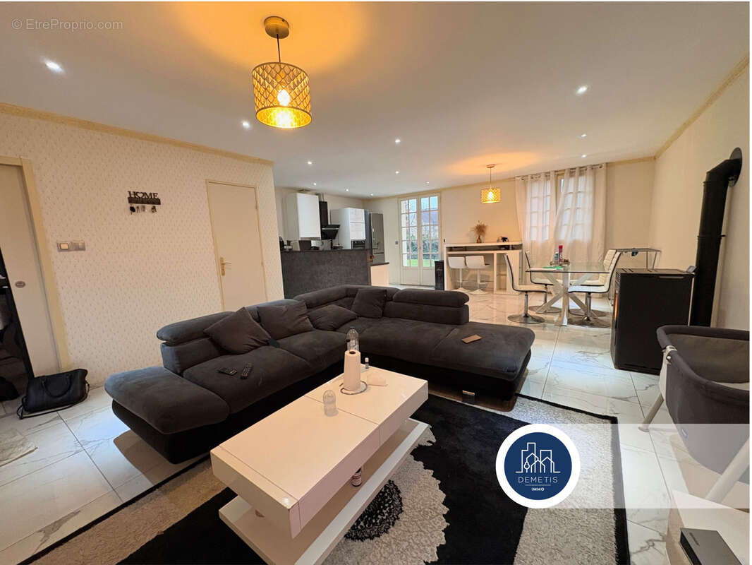 Maison à COULANS-SUR-GEE