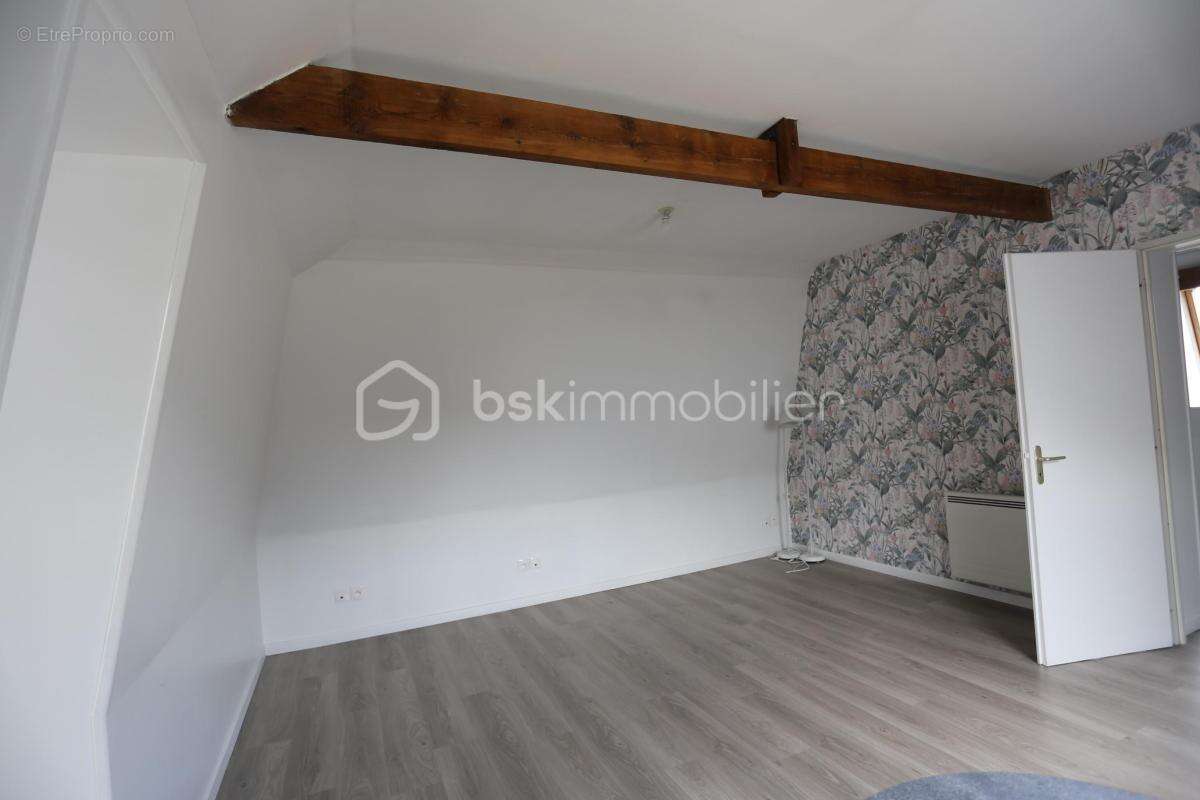 Bel immeuble mixte, commerce au rez de chaussée, un T2 et un T3 à l'étage - photo 8