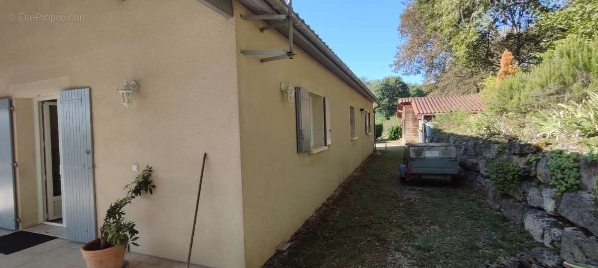 Maison à MAUZAC-ET-GRAND-CASTANG