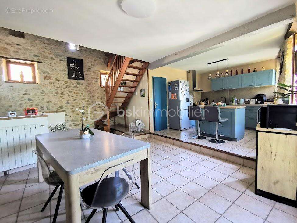 Maison en pierre 4 pièces - terrasse - Centre de Vallon Pont d'Arc - photo 4