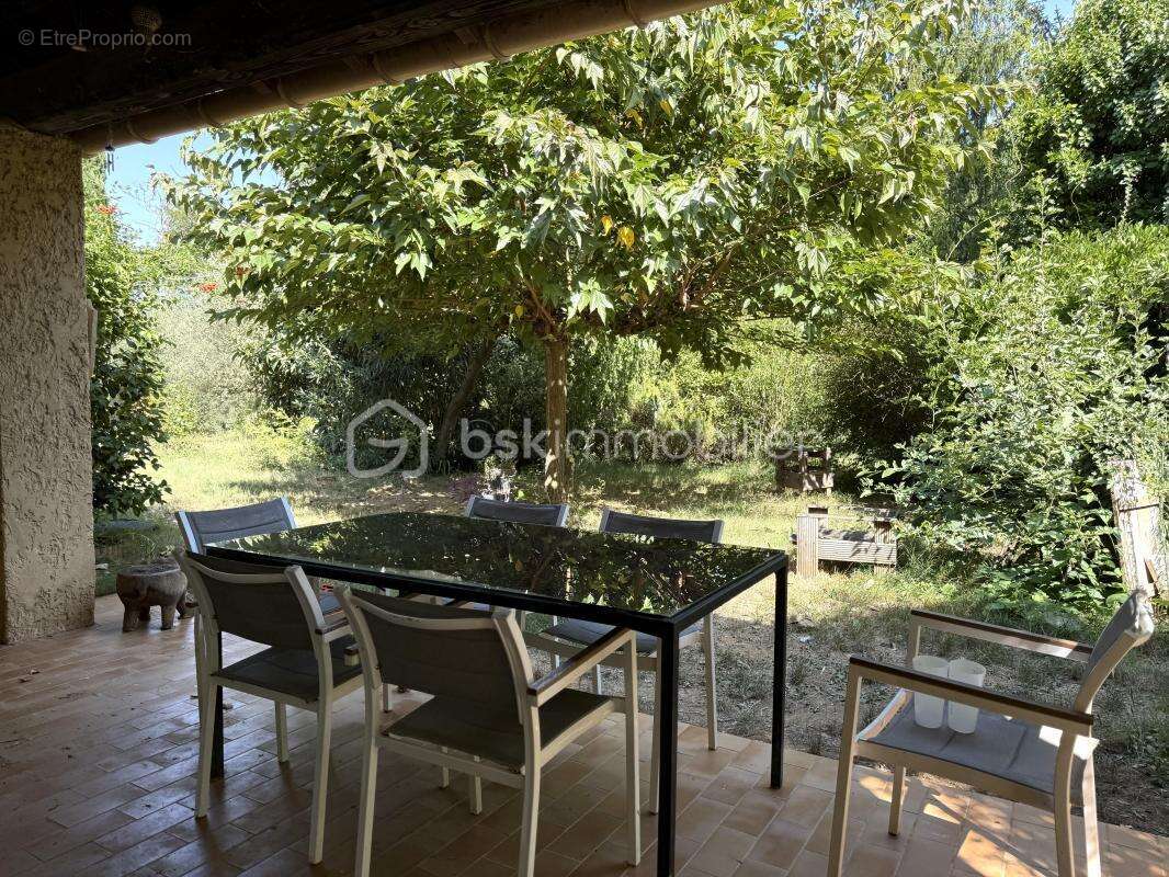 Maison à LA ROQUE-SUR-CEZE