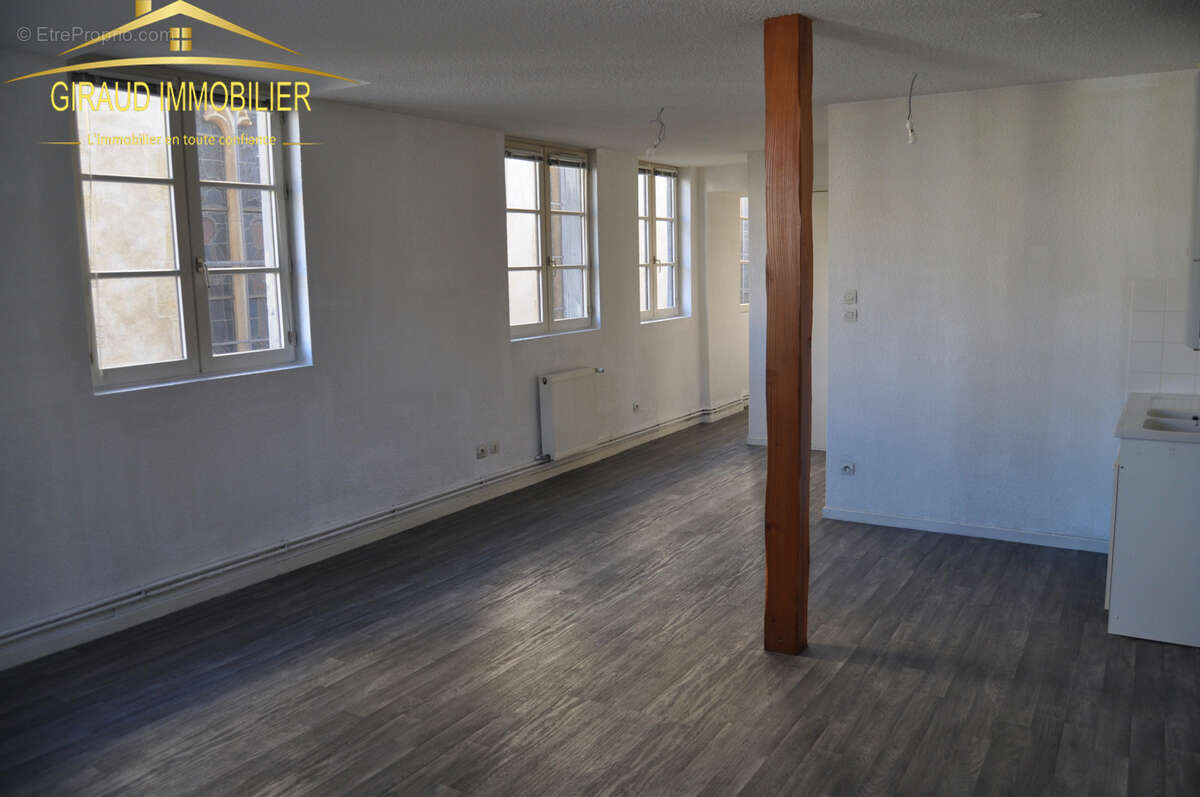 Appartement à CHARLIEU