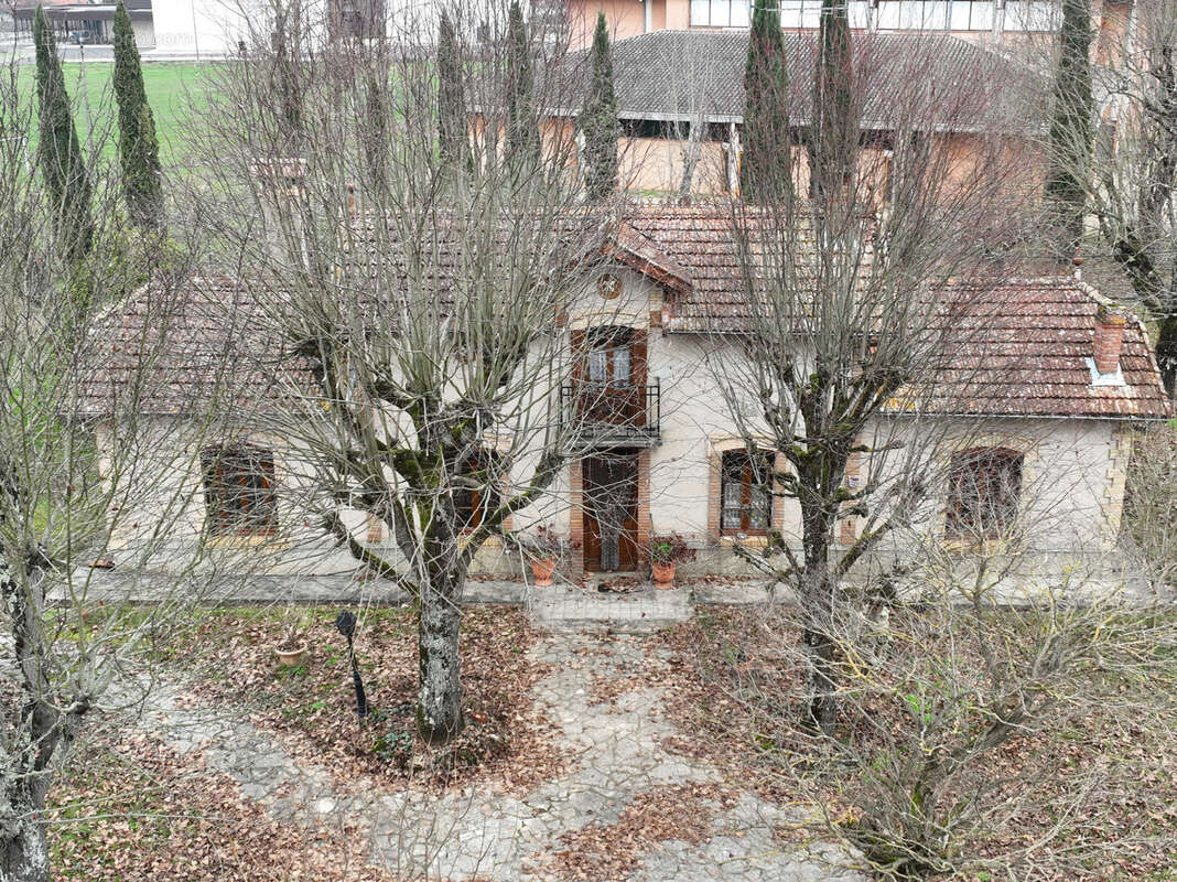 Maison à NEGREPELISSE