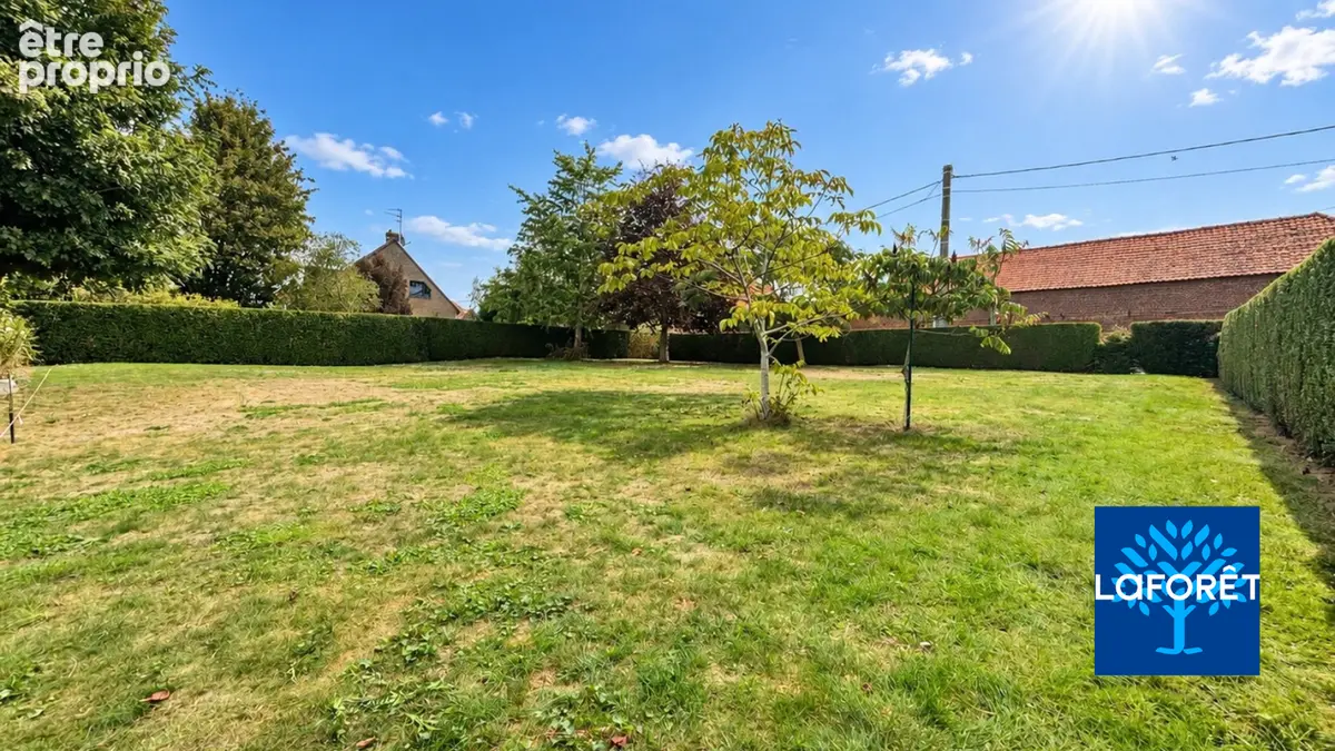 Terrain constructible de 750 m² à Sebourg - photo 2