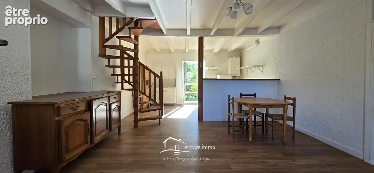 LUSIGNAN - Ensemble immobilier de 2 logements avec jardinets - photo 2